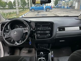 2017 Mitsubishi Outlander III Рестайлинг 2, белый, 1690000 рублей, вид 5