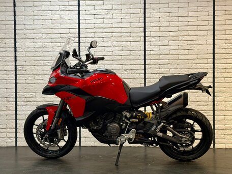 2026 Ducati Multistrada V2, красный, 2680000 рублей, вид 3