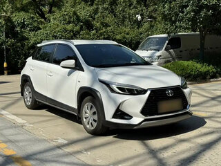 2022 Toyota Yaris IV, белый, 1214316 рублей, вид 3
