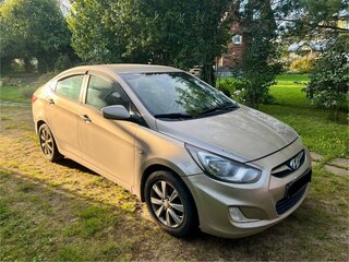 2011 Hyundai Solaris I, бежевый, 620000 рублей, вид 3