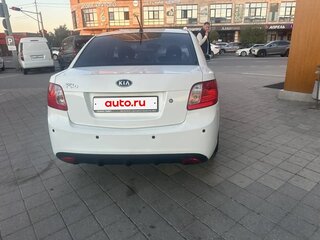2009 Kia Rio II Рестайлинг, белый, 600000 рублей, вид 4