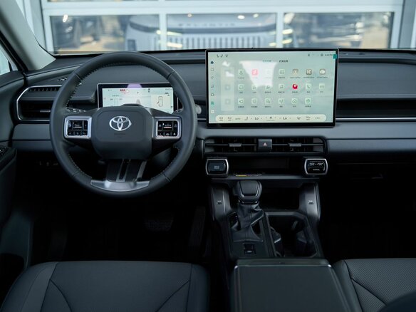 2026 Toyota RAV4 VI (XA60), белый, 4299900 рублей - вид 12