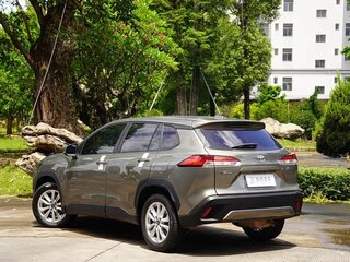 2023 Toyota Corolla Cross I, коричневый, 1970000 рублей, вид 5