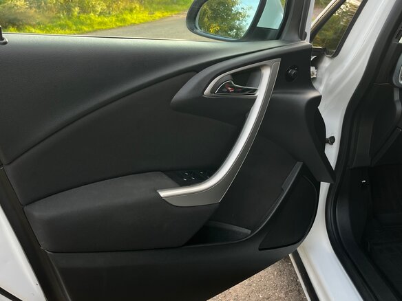 2011 Opel Astra J, белый - вид 19