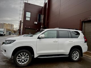 2018 Toyota Land Cruiser Prado 150 Series Рестайлинг 2, белый, 3960000 рублей, вид 3