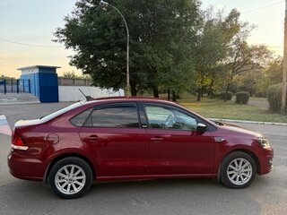 2018 Volkswagen Polo V Рестайлинг, красный, 1400000 рублей, вид 3