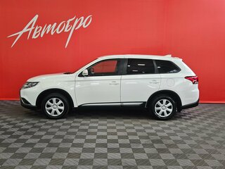 2020 Mitsubishi Outlander III Рестайлинг 3, белый, 2180000 рублей, вид 2