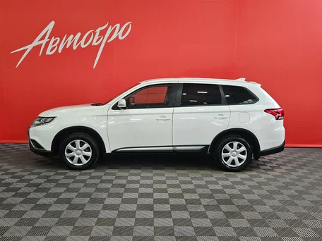 2020 Mitsubishi Outlander III Рестайлинг 3, белый, 2149000 рублей, вид 2