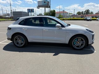 2019 Porsche Macan S I Рестайлинг, серебристый, 6990000 рублей, вид 4