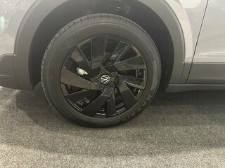 2026 Volkswagen Tharu XR 300 TSI, серый, 3200000 рублей, вид 5