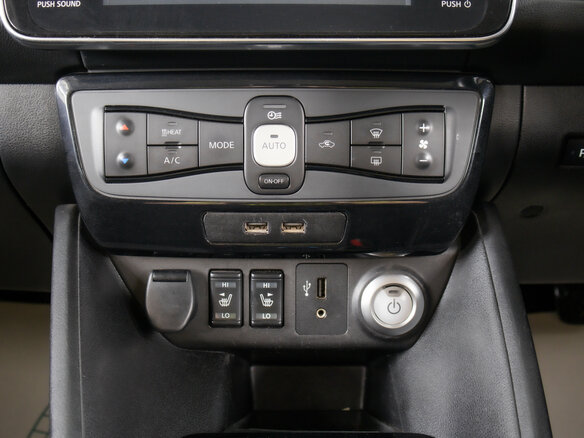 2018 Nissan Leaf II (ZE1), чёрный, 1699000 рублей - вид 18