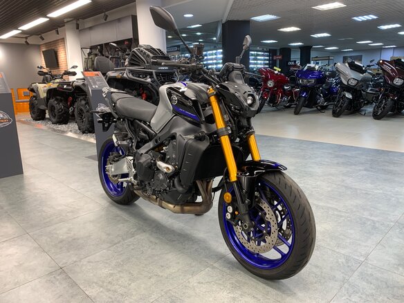 2023 Yamaha MT-09 (FZ-09), серебристый, 1113000 рублей - вид 4