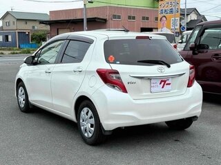 2016 Toyota Vitz III (XP130) Рестайлинг, белый, 700000 рублей, вид 5