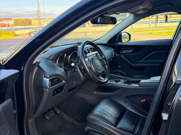2017 Jaguar F-Pace I, чёрный, 2395000 рублей - вид 13