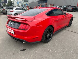 2022 Ford Mustang VI Рестайлинг, красный, 3800000 рублей, вид 5