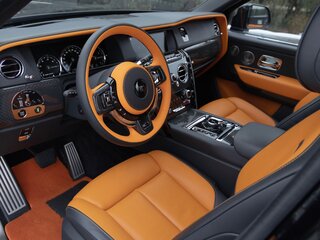 2021 Rolls-Royce Cullinan Black Badge I (Series I), чёрный, 37000000 рублей, вид 3