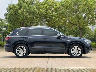 2022 Volkswagen Touareg III, чёрный, 5053839 рублей, вид 4