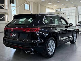 2025 Volkswagen Touareg III Рестайлинг, чёрный, 8199000 рублей, вид 4
