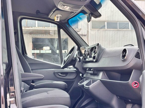 2026 Mercedes-Benz Sprinter, чёрный - вид 11