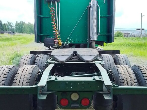 1998 Freightliner FLD, зелёный, 7000000 рублей - вид 14
