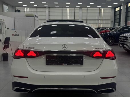 2025 Mercedes-Benz E-Класс 300 VI (W214, S214), белый, 8699000 рублей, вид 5