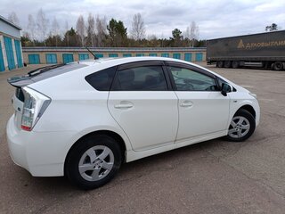 2010 Toyota Prius III (XW30), белый, 950000 рублей, вид 3
