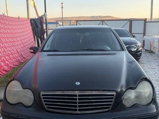 2003 Mercedes-Benz C-Класс 200 II (W203), чёрный, 360000 рублей, вид 1