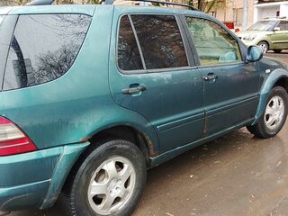 1997 Mercedes-Benz M-Класс 320 I (W163), зелёный, 400000 рублей, вид 4