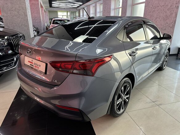 2018 Hyundai Solaris II, серый, 1265000 рублей - вид 4