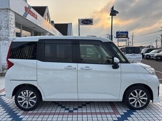 2023 Toyota Roomy I Рестайлинг, белый, 750001 рублей, вид 2