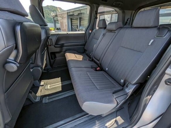 2023 Toyota Voxy IV (R90), коричневый, 4100000 рублей - вид 21