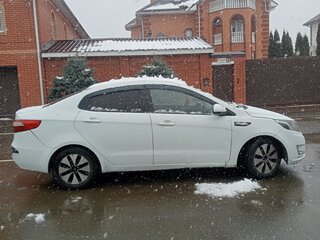2014 Kia Rio 6-speed III, белый, 400000 рублей, вид 2