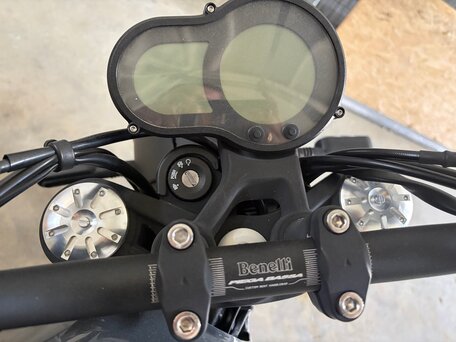2023 Benelli Leoncino 500 Trail, серый, 500000 рублей, вид 5