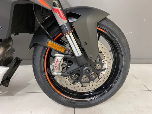 2017 KTM 1290 Super Duke GT, чёрный, 990000 рублей - вид 13