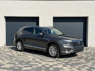 2019 Volkswagen Touareg III, серый, 4400000 рублей, вид 3