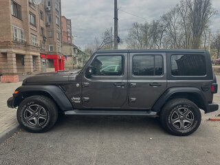 2018 Jeep Wrangler IV (JL), серый, 4050000 рублей, вид 2