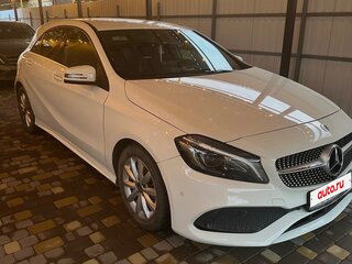 2017 Mercedes-Benz A-Класс 180 III (W176) Рестайлинг, белый, 1800000 рублей, вид 4