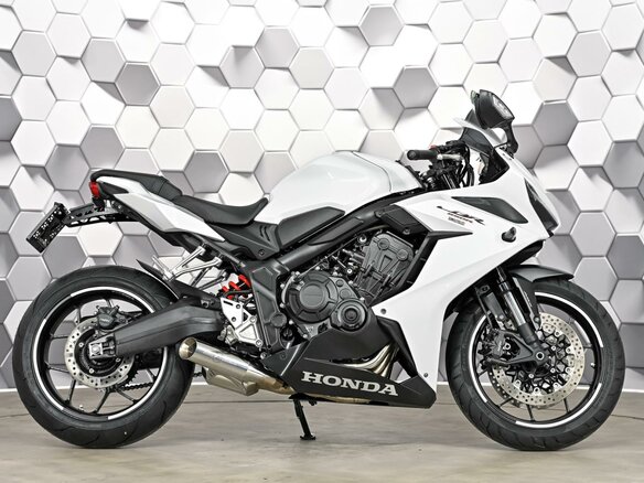 2023 Honda CBR 650R, белый, 939000 рублей - вид 2