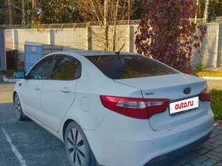 2013 Kia Rio 4-speed III, белый, 920000 рублей, вид 2