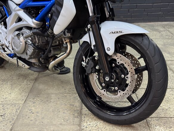 2010 Suzuki SFV 650 Gladius, синий, 515000 рублей - вид 13