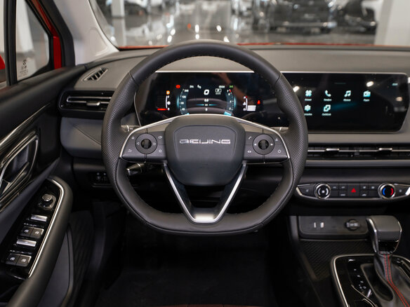 2025 BAIC U5 Plus, красный, 2040000 рублей - вид 9