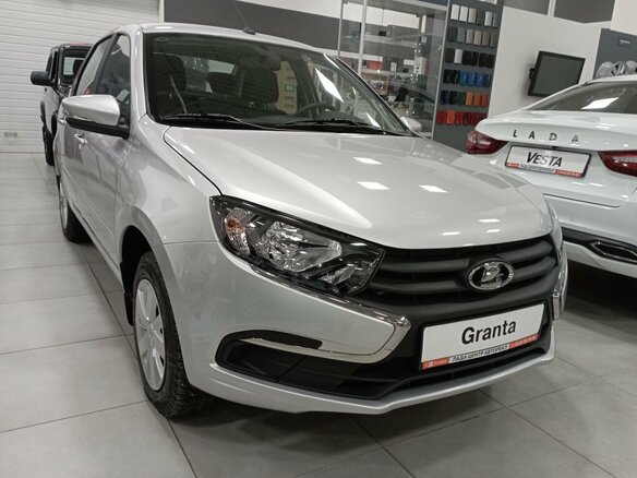 2026 Lada (ВАЗ) Granta I Рестайлинг, серебристый - вид 2