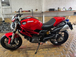 Ducati Monster 796