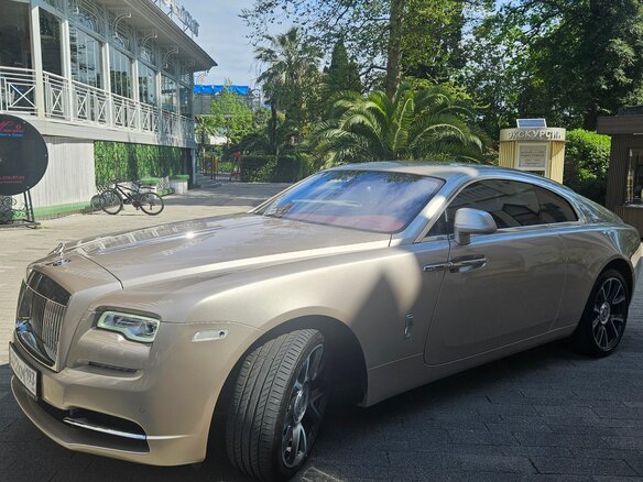 2021 Rolls-Royce Wraith, бежевый, 35000000 рублей - вид 3