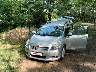 2010 Toyota Verso I, серебристый, 940000 рублей, вид 4