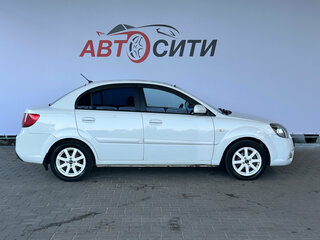 2010 Kia Rio II Рестайлинг, белый, 500000 рублей, вид 5