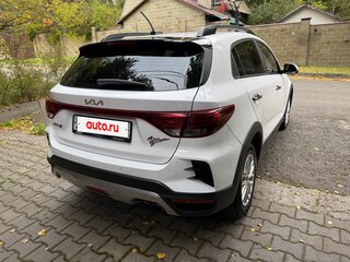 2021 Kia Rio X IV Рестайлинг, белый, 1745000 рублей, вид 4