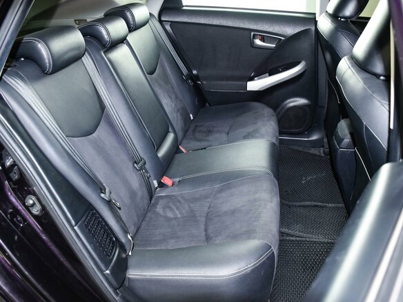 2013 Toyota Prius III Рестайлинг (XW30), фиолетовый - вид 11