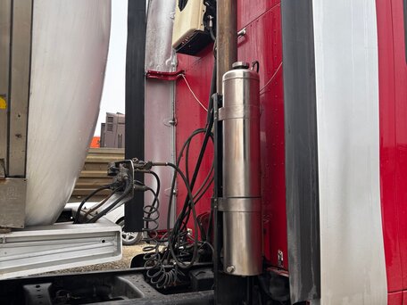 2004 Peterbilt 387, красный, 1700000 рублей, вид 3