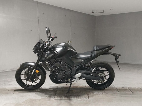 2023 Yamaha MT-03, чёрный, 495000 рублей, вид 2